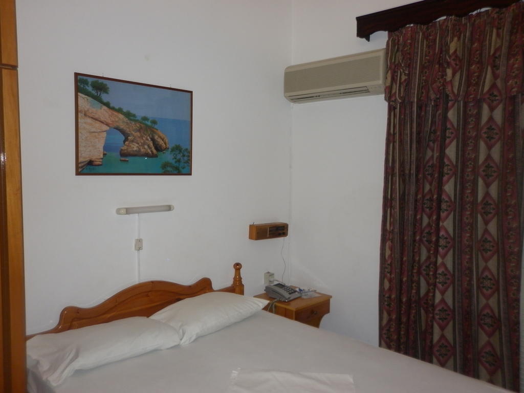 Miramare Hotel Lakkíon الغرفة الصورة